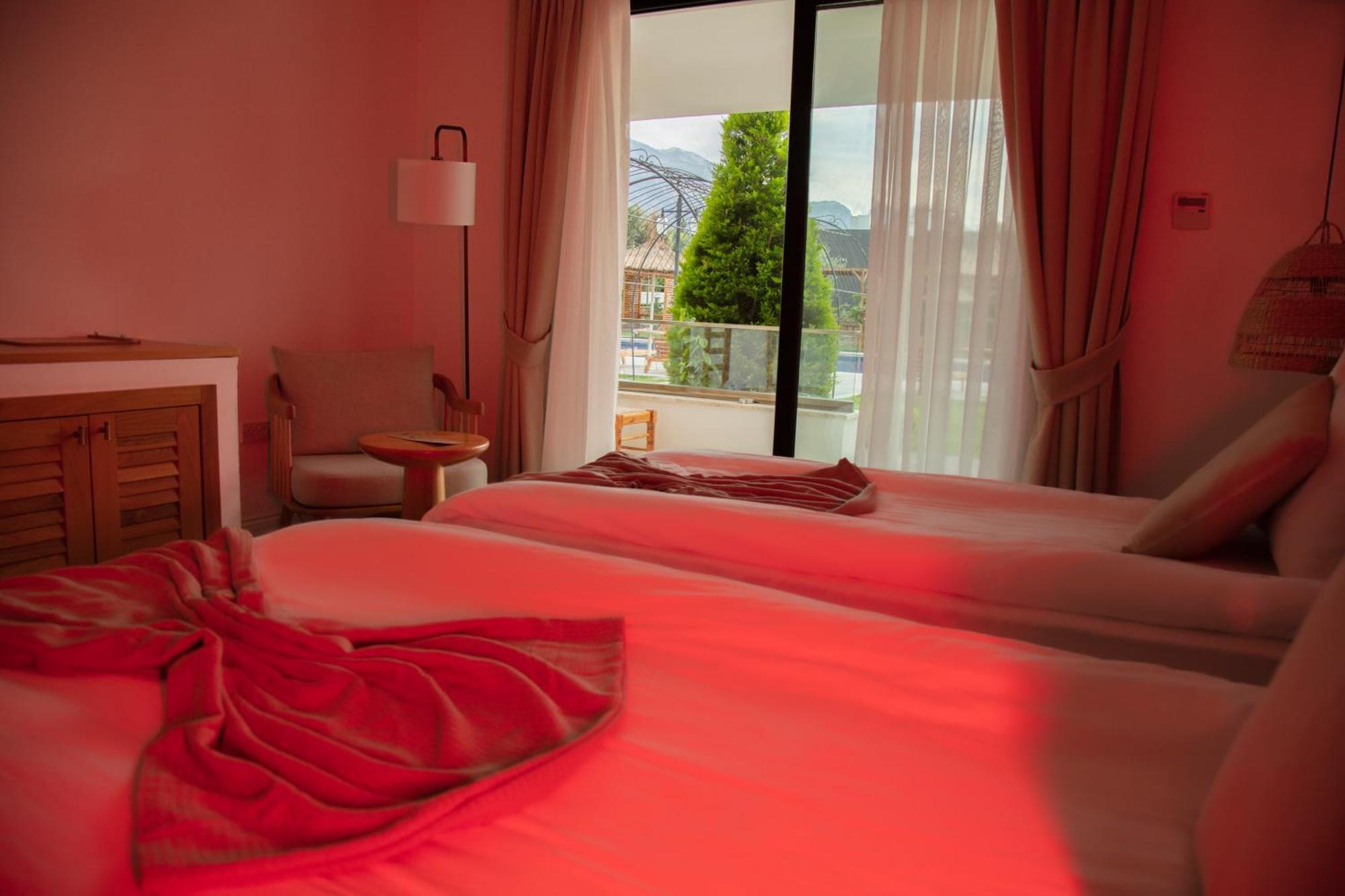 Palmonte Suites Hotel & Spa Karavas  المظهر الخارجي الصورة